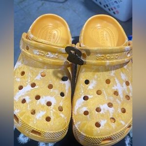 NEW Classic Croc- yellow and white